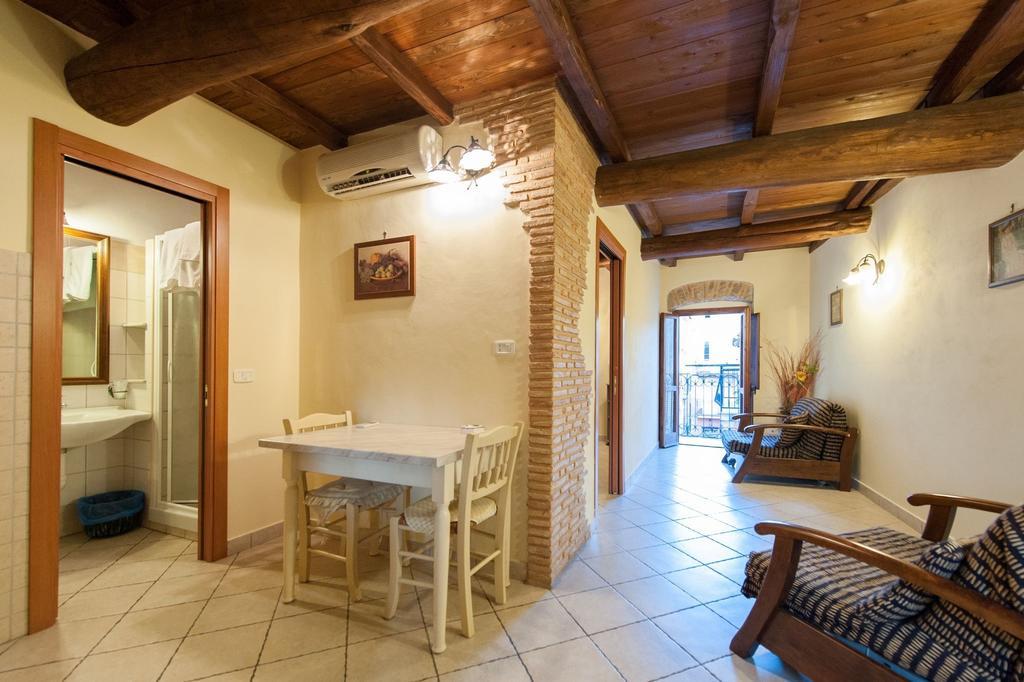 Bed And Breakfast Mblo Fondi Exterior foto