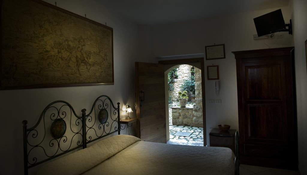 Bed And Breakfast Mblo Fondi Exterior foto