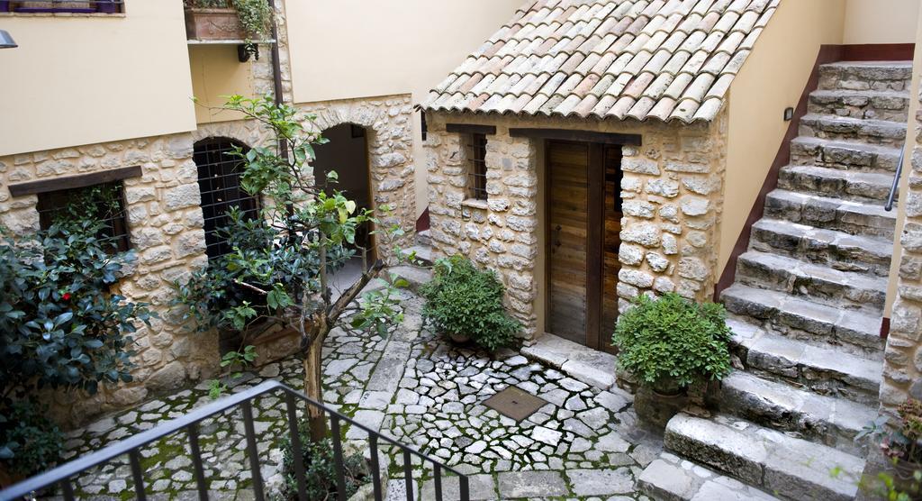 Bed And Breakfast Mblo Fondi Exterior foto