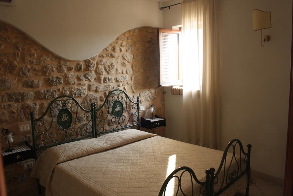 Bed And Breakfast Mblo Fondi Exterior foto